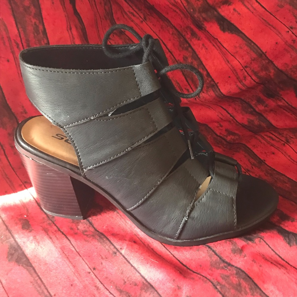 Tie black block heel